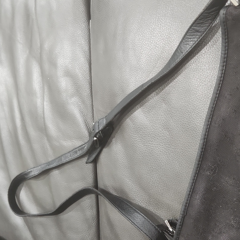 Gucci Canvas Abbey Elegant Black Crossbody Bag - Picture 9 of 9